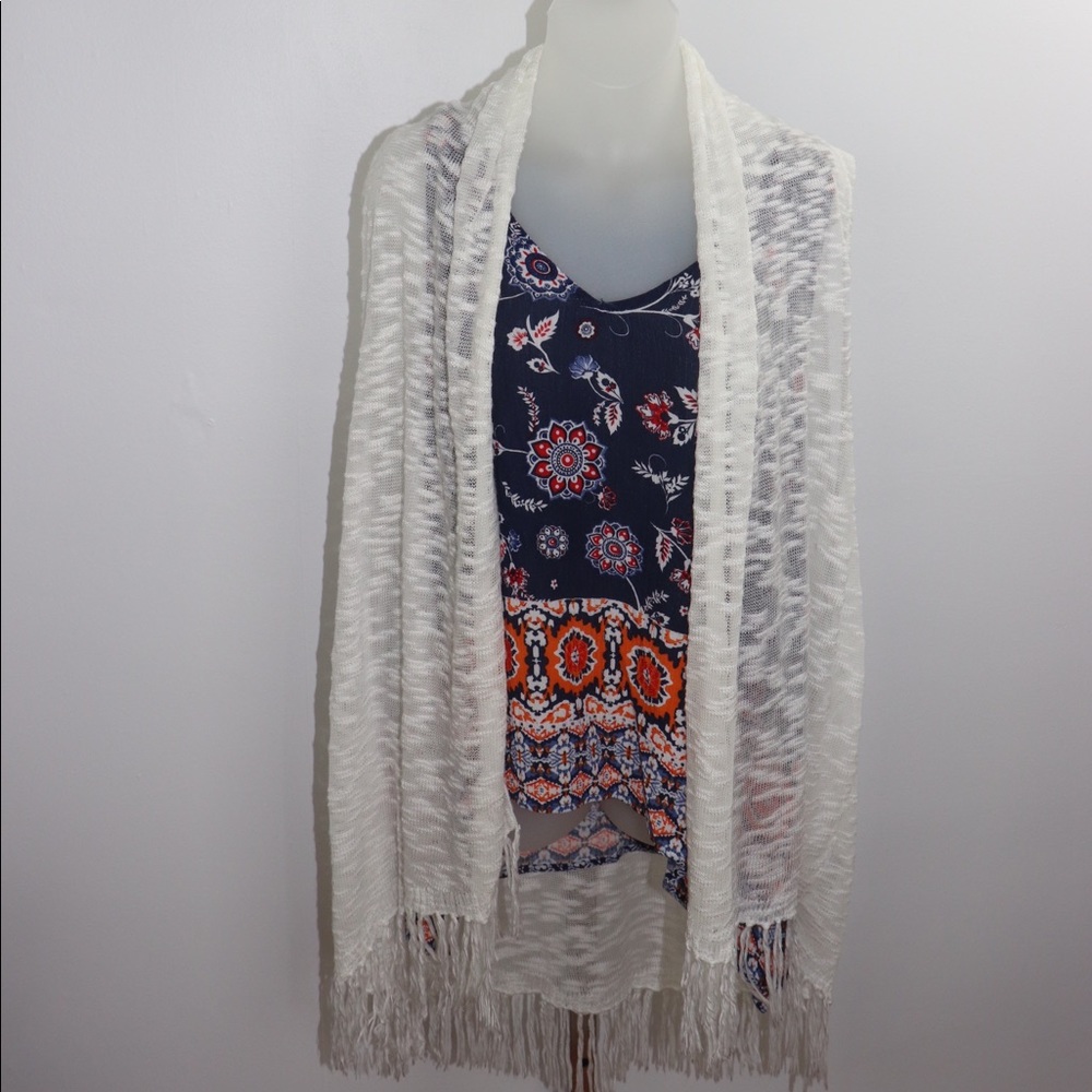 Comfortable cardigan with fringe